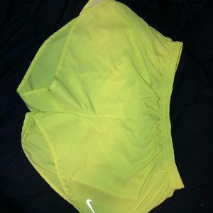 7 piece nike bundle. (Shorts, shirt, and leggings)